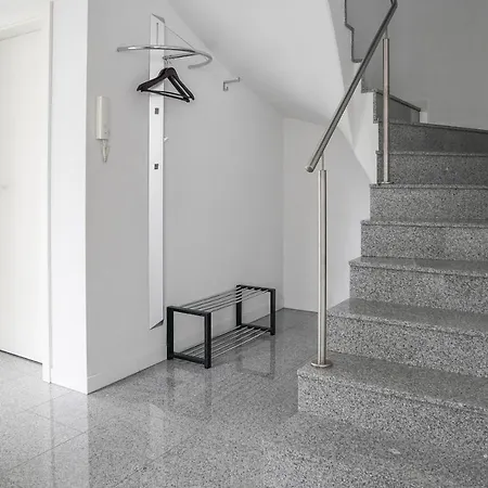 Modernes Stadthaus 100qm Parkplatz Bad&dusche Kueche Apartment *