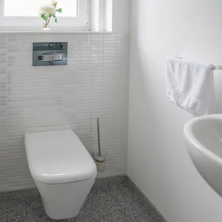 Modernes Stadthaus 100qm Parkplatz Bad&dusche Kueche * Ганновер