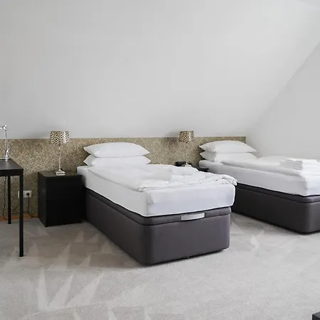 Modernes Stadthaus 100qm Parkplatz Bad&dusche Kueche *