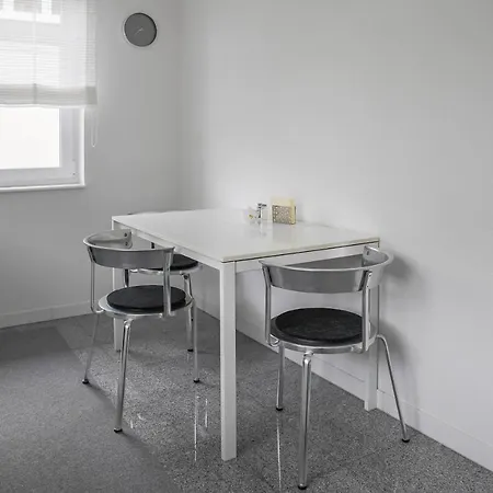 公寓 Modernes Stadthaus 100qm Parkplatz Bad&dusche Kueche 汉诺威