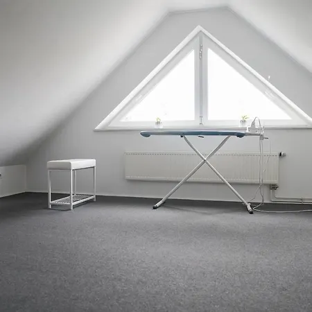 Modernes Stadthaus 100qm Parkplatz Bad&dusche Kueche *