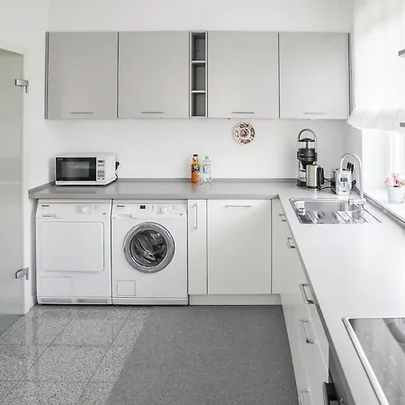 公寓 Modernes Stadthaus 100qm Parkplatz Bad&dusche Kueche *