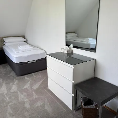 Modernes Stadthaus | Parkplatz | Wifi | Bad&dusche | Küche Apartment