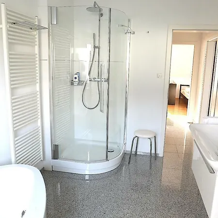 Modernes Stadthaus 100qm Parkplatz Bad&dusche Kueche * 汉诺威