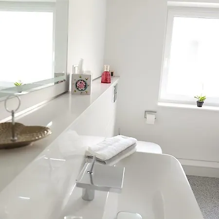 公寓 Modernes Stadthaus 100qm Parkplatz Bad&dusche Kueche