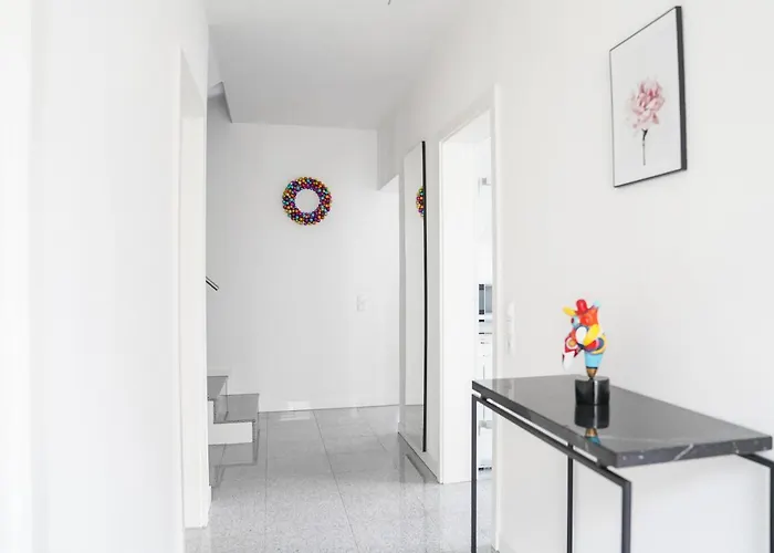 Modernes Stadthaus 100qm Parkplatz Bad&dusche Kueche