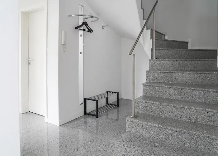 Modernes Stadthaus 100qm Parkplatz Bad&dusche Kueche Apartman *