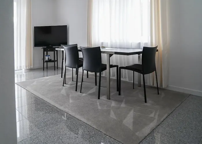 Modernes Stadthaus 100qm Parkplatz Bad&dusche Kueche Apartman