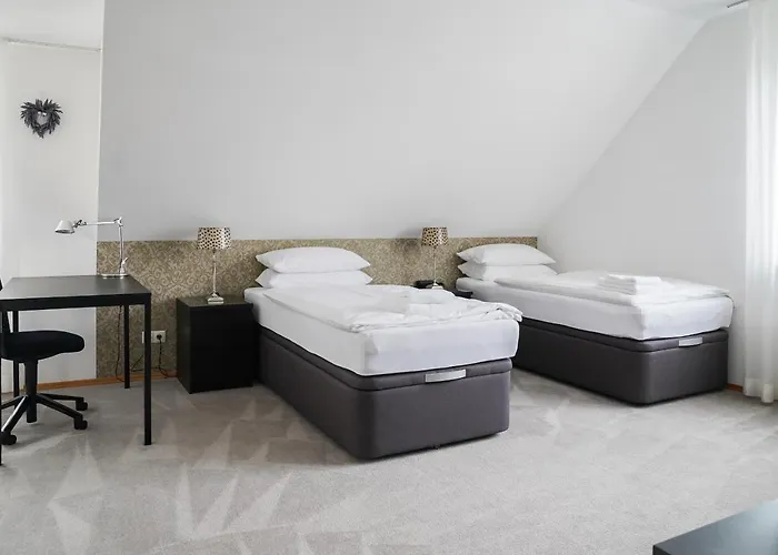 Modernes Stadthaus 100qm Parkplatz Bad&dusche Kueche *