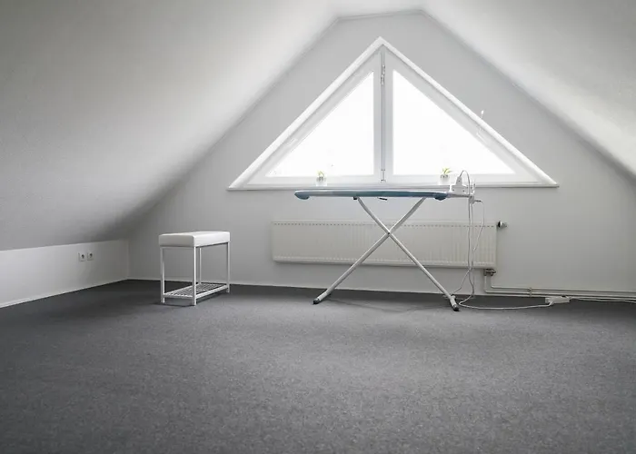 Modernes Stadthaus 100qm Parkplatz Bad&dusche Kueche *