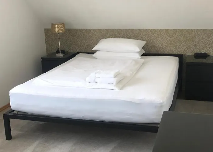 Modernes Stadthaus 100qm Parkplatz Bad&dusche Kueche