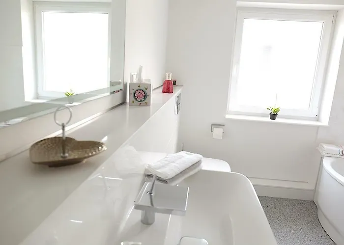 Apartamento Modernes Stadthaus 100qm Parkplatz Bad&dusche Kueche