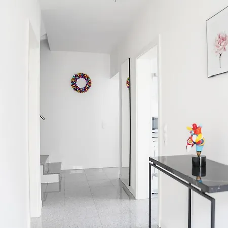 Modernes Stadthaus 100qm Parkplatz Bad&dusche Kueche