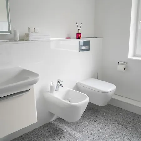 Appartement Modernes Stadthaus 100qm Parkplatz Bad&dusche Kueche *