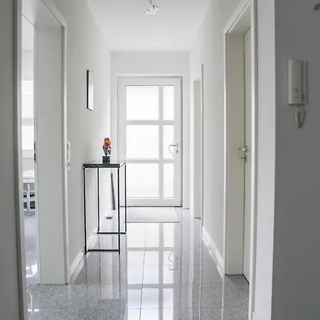 Apartment Modernes Stadthaus 100qm Parkplatz Bad&dusche Kueche
